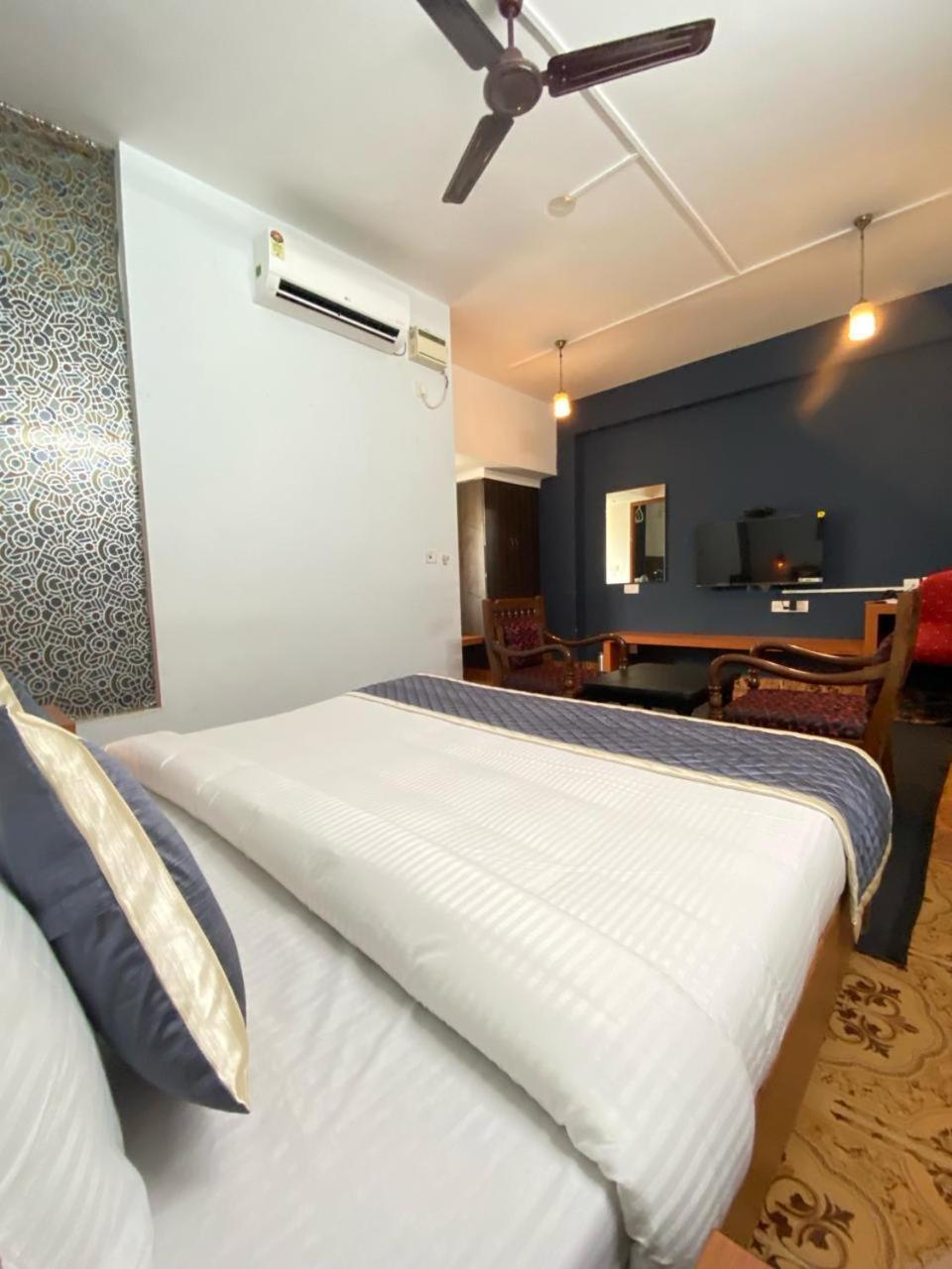 Montecarlo Hotel Mahabalipuram Buitenkant foto